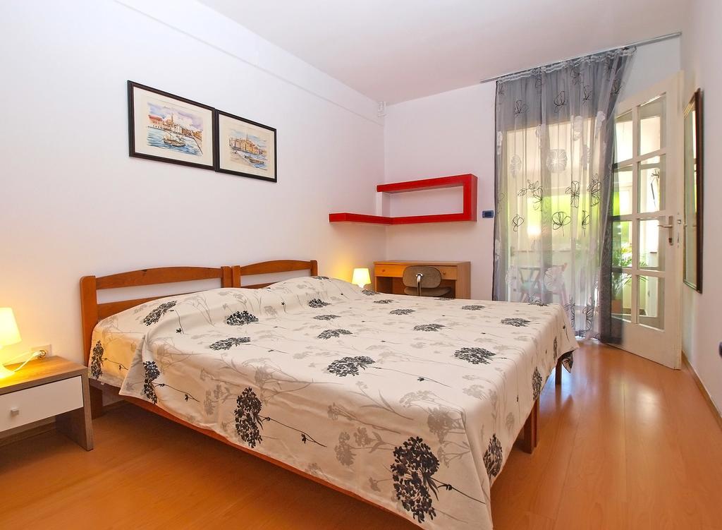 Eugen 1346 Apartment
